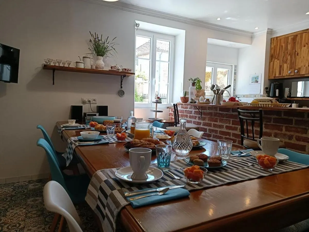 Bed & Breakfast Maison Sur Le Lot Saint-Vincent-Rive-dʼOlt Francia