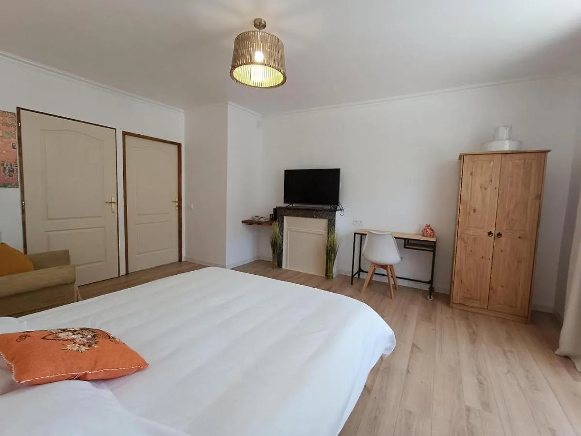 Maison Sur Le Lot Saint-Vincent-Rive-dʼOlt Bed & Breakfast